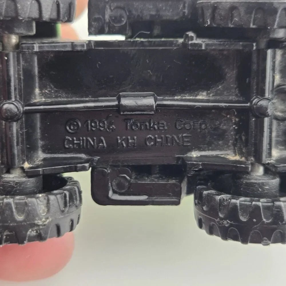 Vintage 1994 Tonka Corp. ~ Green/Black Truck Crane Diecast/Plastic No Boom.  02
